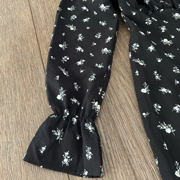 H&M Puffed Sleeve Creped A Line Mini Dress by Divided  Black Floral. Size Med - Picture 4 of 6